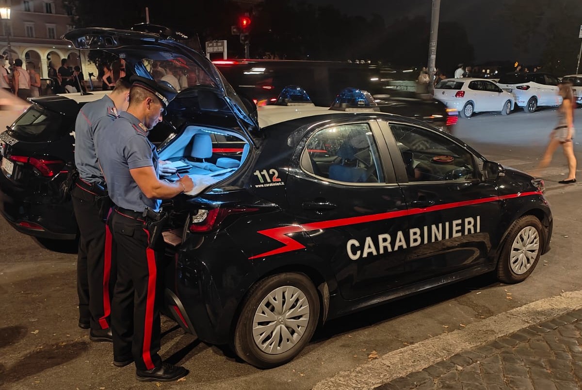 TRASTEVERE_-_Controlli_dei_Carabinieri_durante_la_movida__3_