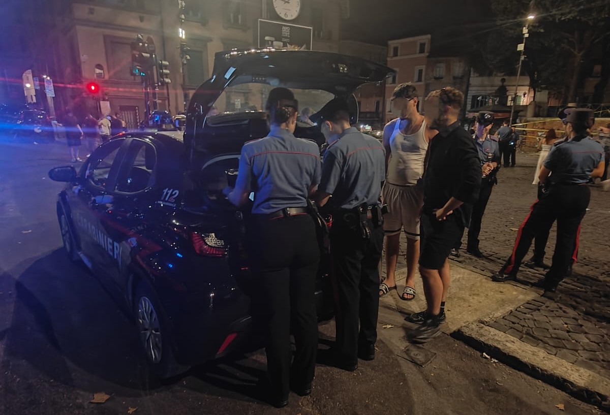 TRASTEVERE_-_Controlli_dei_Carabinieri_durante_la_movida___5_