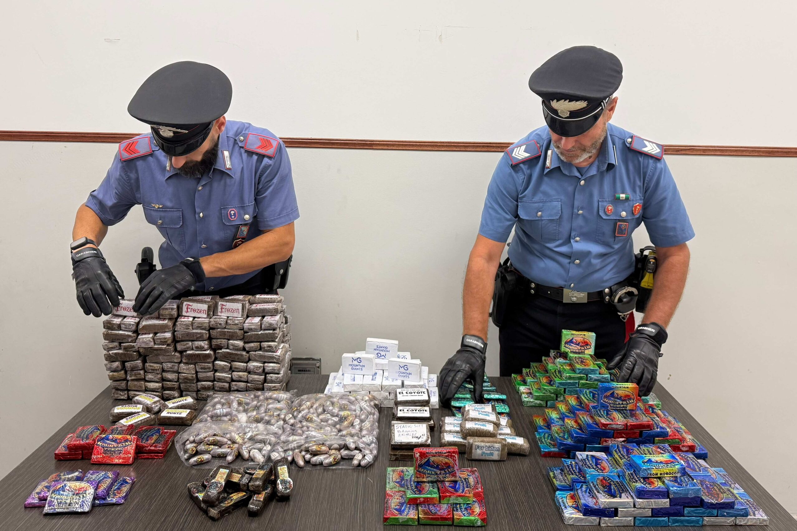 CASSIA_-_La_droga_sequestrata_dai_Carabinieri__1_