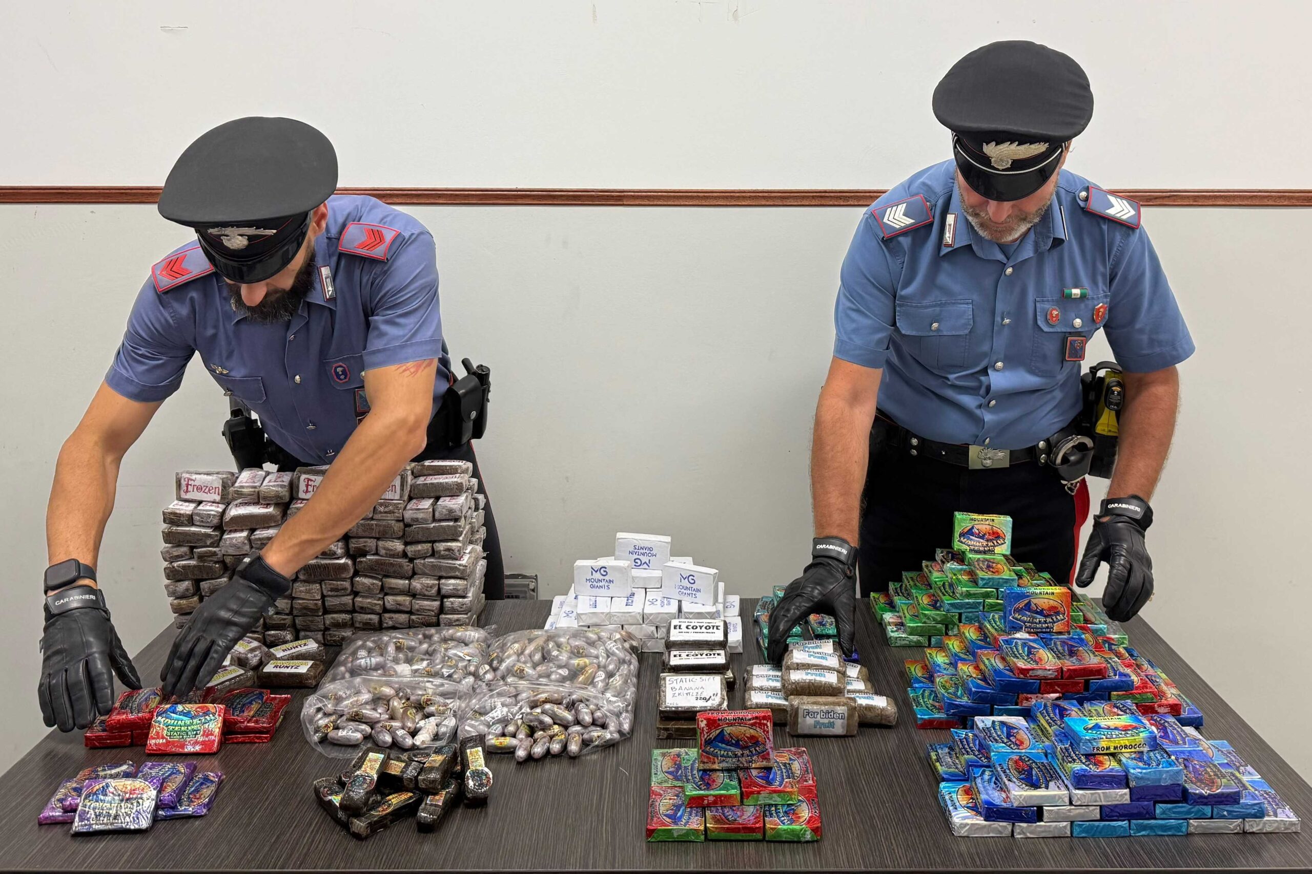 CASSIA_-_La_droga_sequestrata_dai_Carabinieri__2_