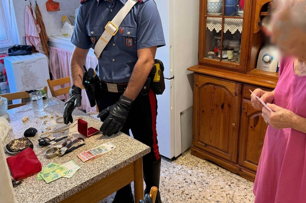 PARIOLI_-_Carabinieri_sventano_truffa_ad_anziana__2_