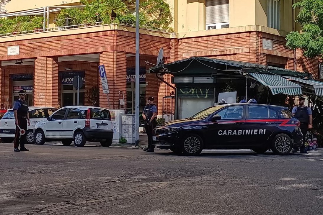 PIAZZA_DANTE_-_Controlli_antidegrado_dei_Carabinieri_nei_quartieri_Esquilino_e_San_Giovanni__3_