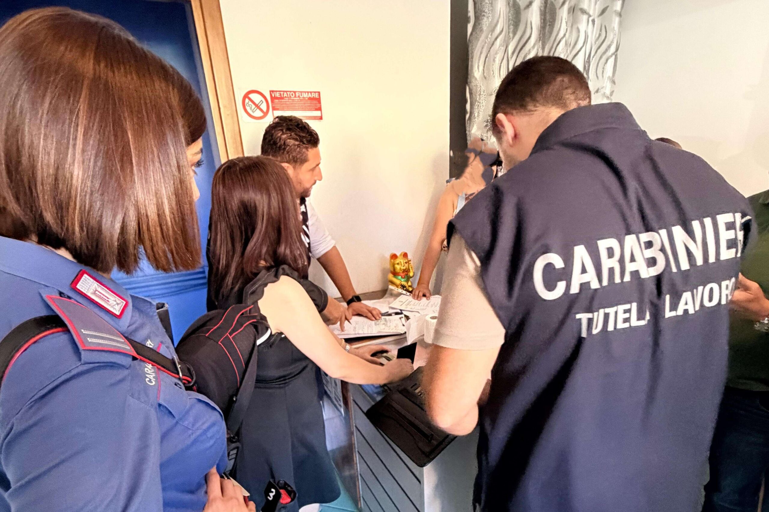 PIAZZA_DANTE_-_Controlli_dei_Carabinieri_con_i_colleghi_del_Tutela_Lavoro__1_
