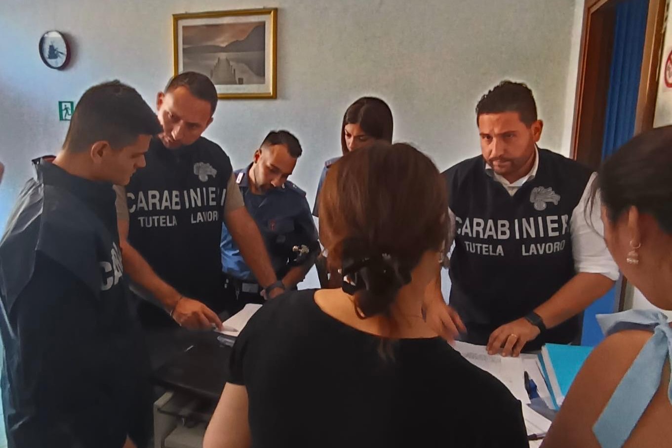 PIAZZA_DANTE_-_Controlli_dei_Carabinieri_con_i_colleghi_del_Tutela_Lavoro__5_