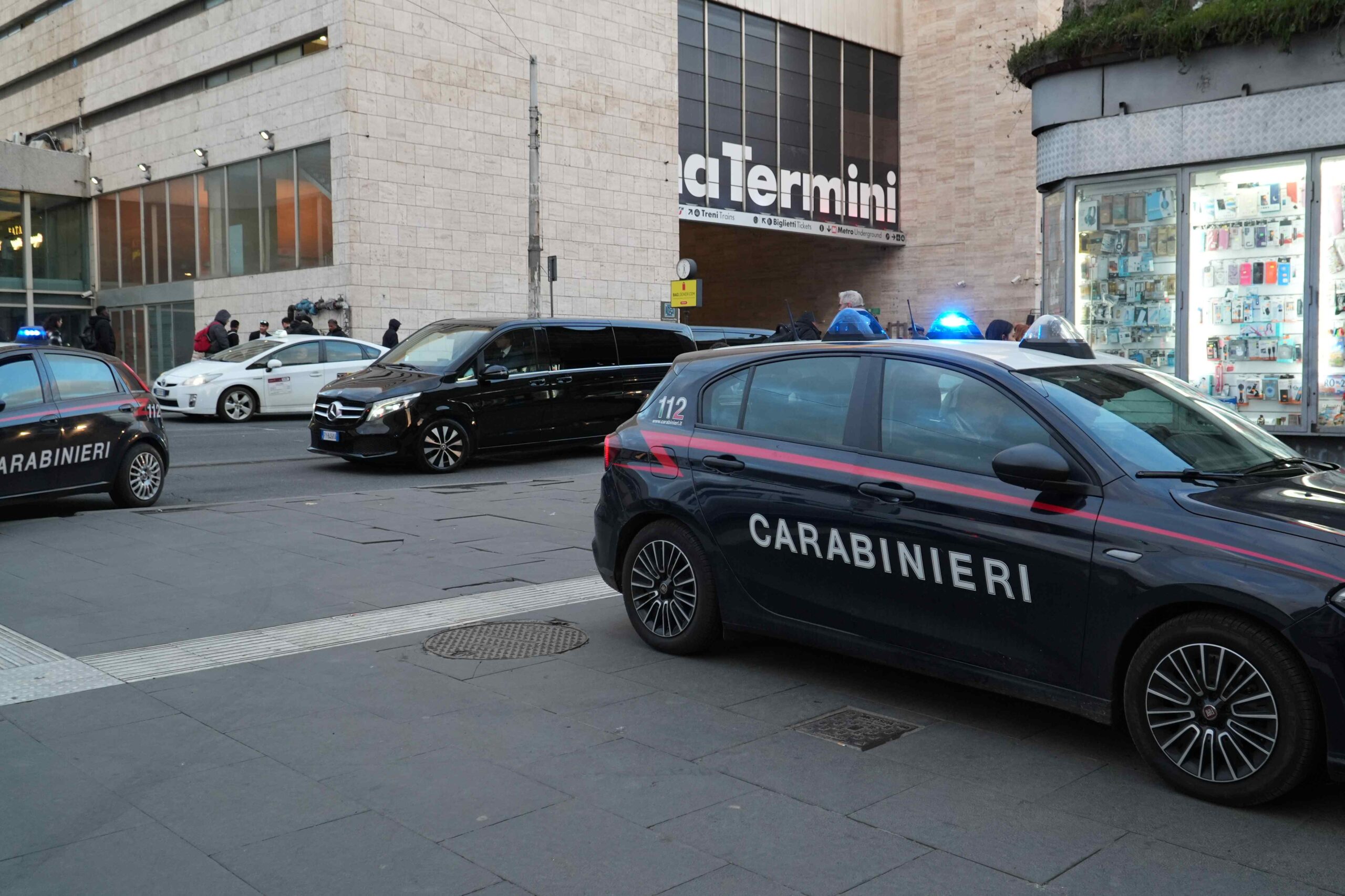 PIAZZA_DANTE_-_L_intervento_dei_Carabinieri_in_via_Giolitti__1_