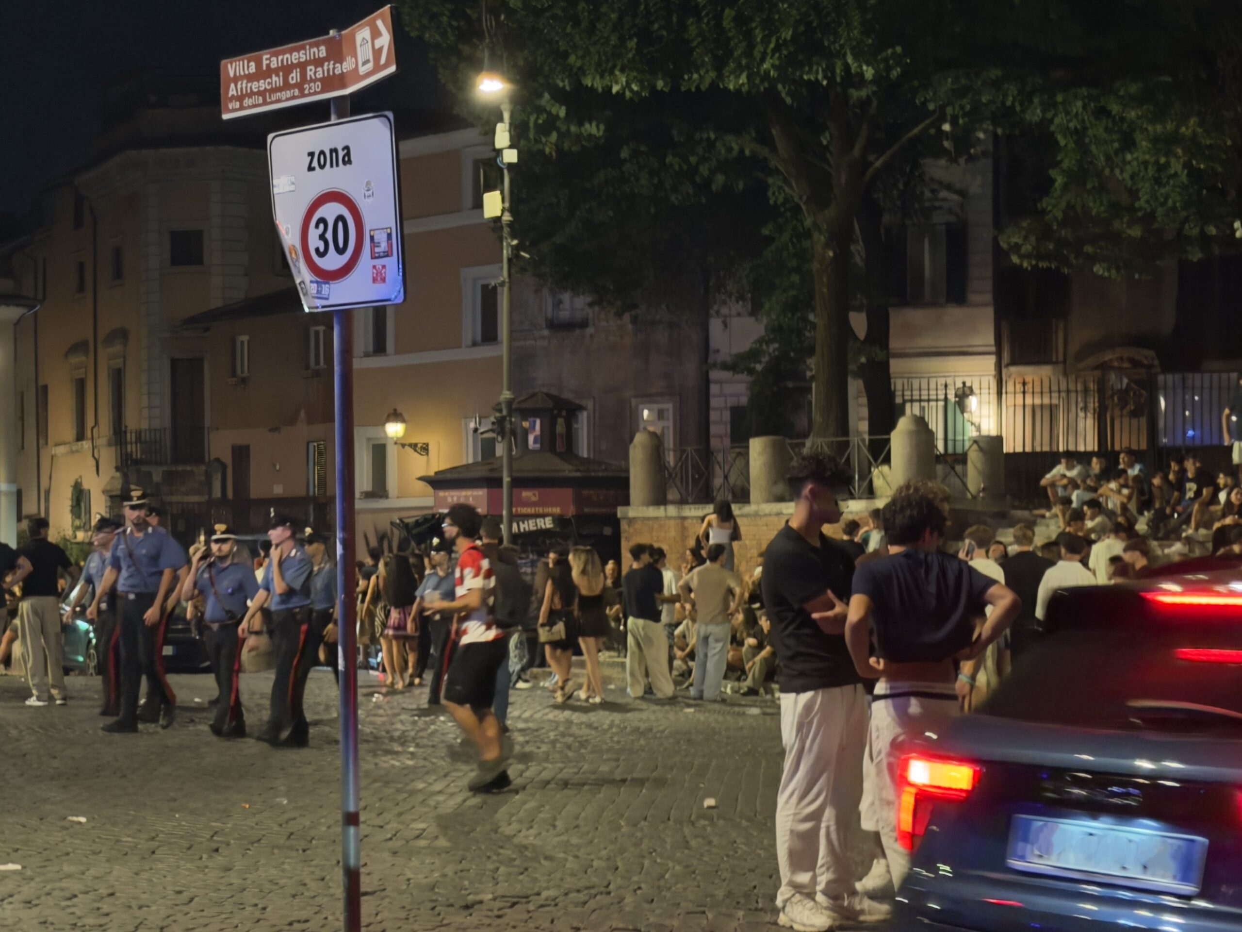 TRASTEVERE_-_I_Carabinieri_durante_i_controlli__2_
