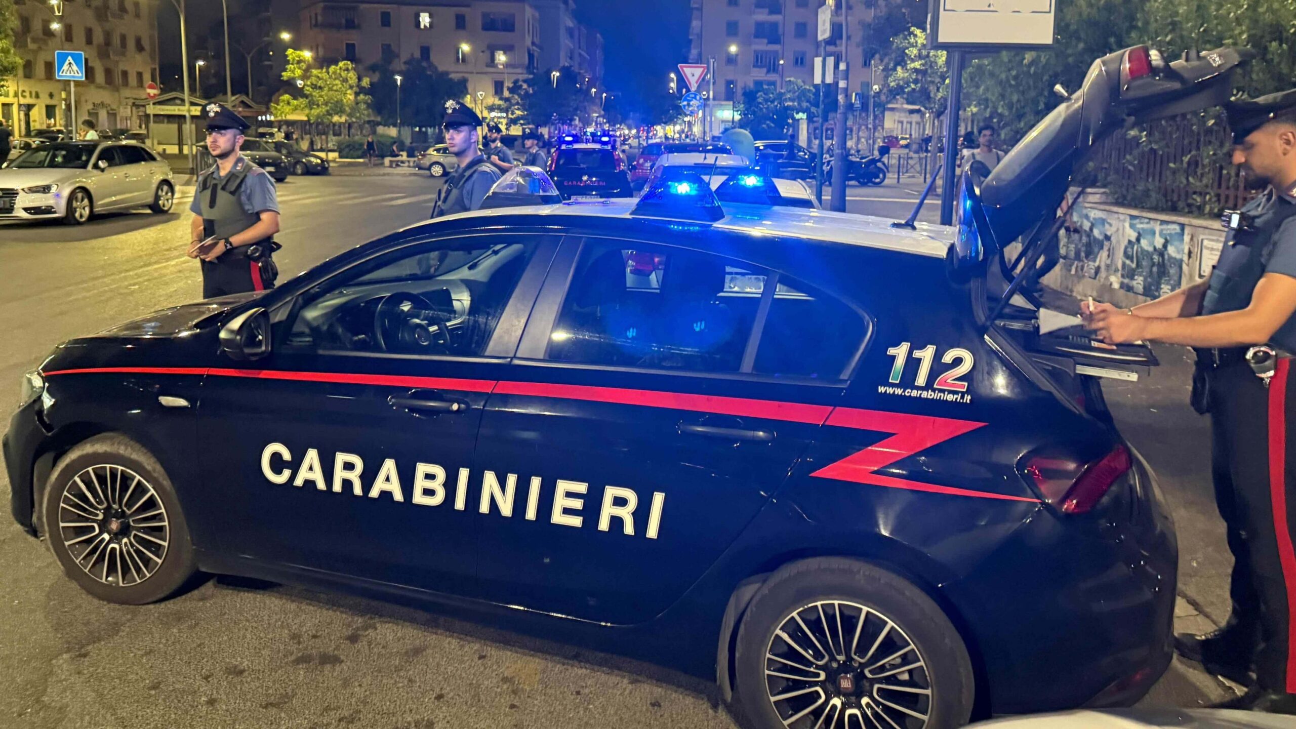 CASILINA_-_I_controlli_dei_Carabinieri_tra_i_vari_quartieri__3_