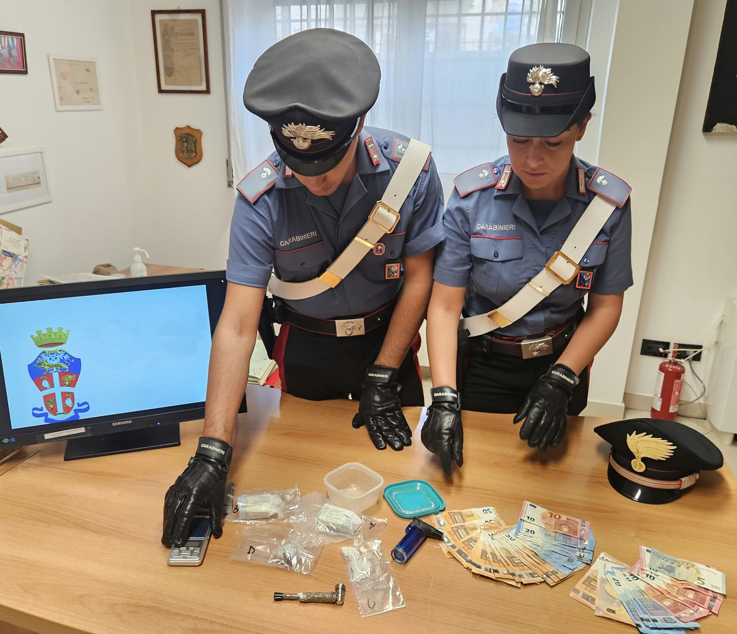 CASSIA_-_La_droga_sequestrata_dai_Carabinieri_di_Sacrofano__2_