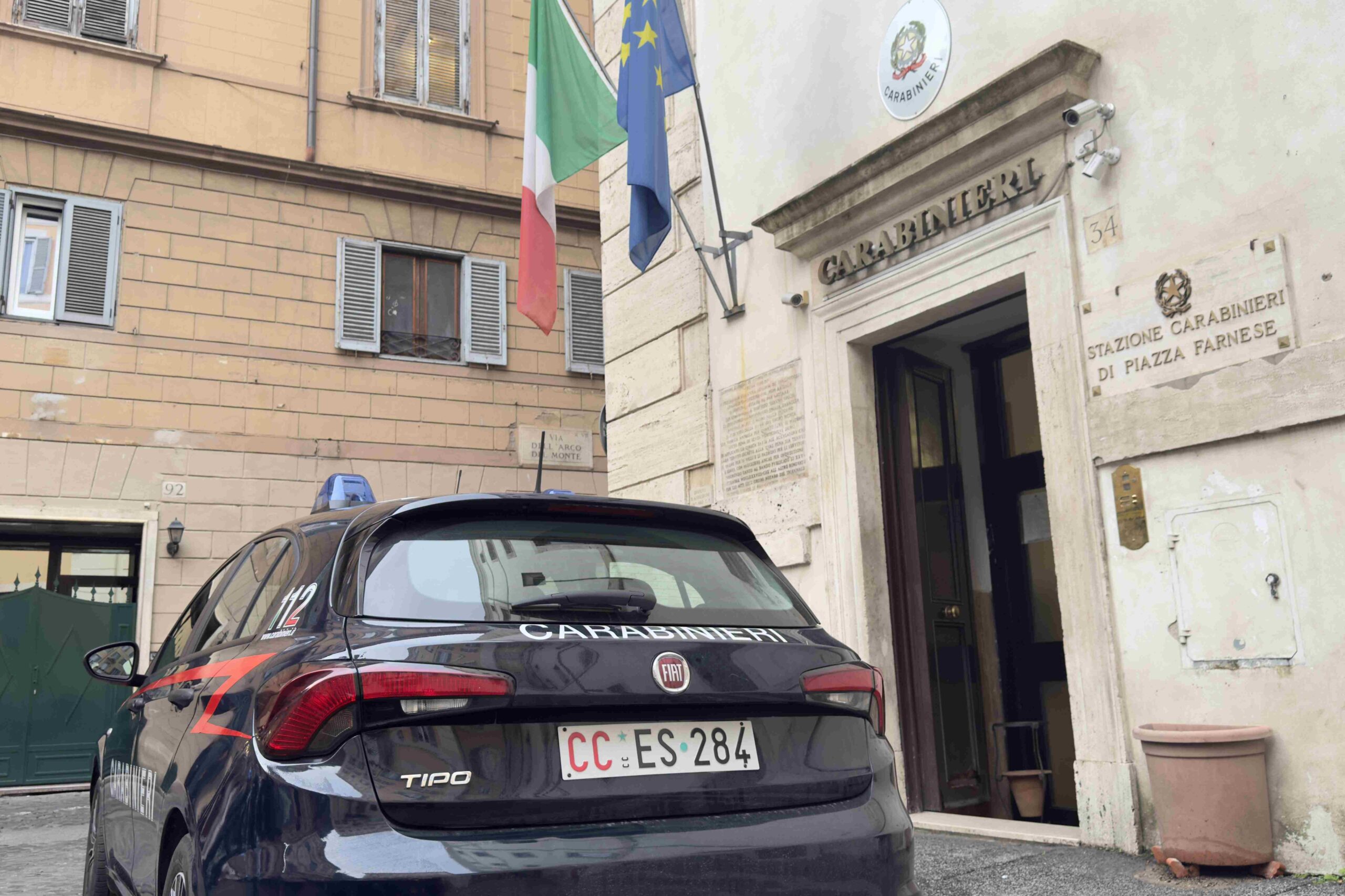 CENTRO_-_I_Carabinieri_di_piazza_Farnese_intervenuti__1_