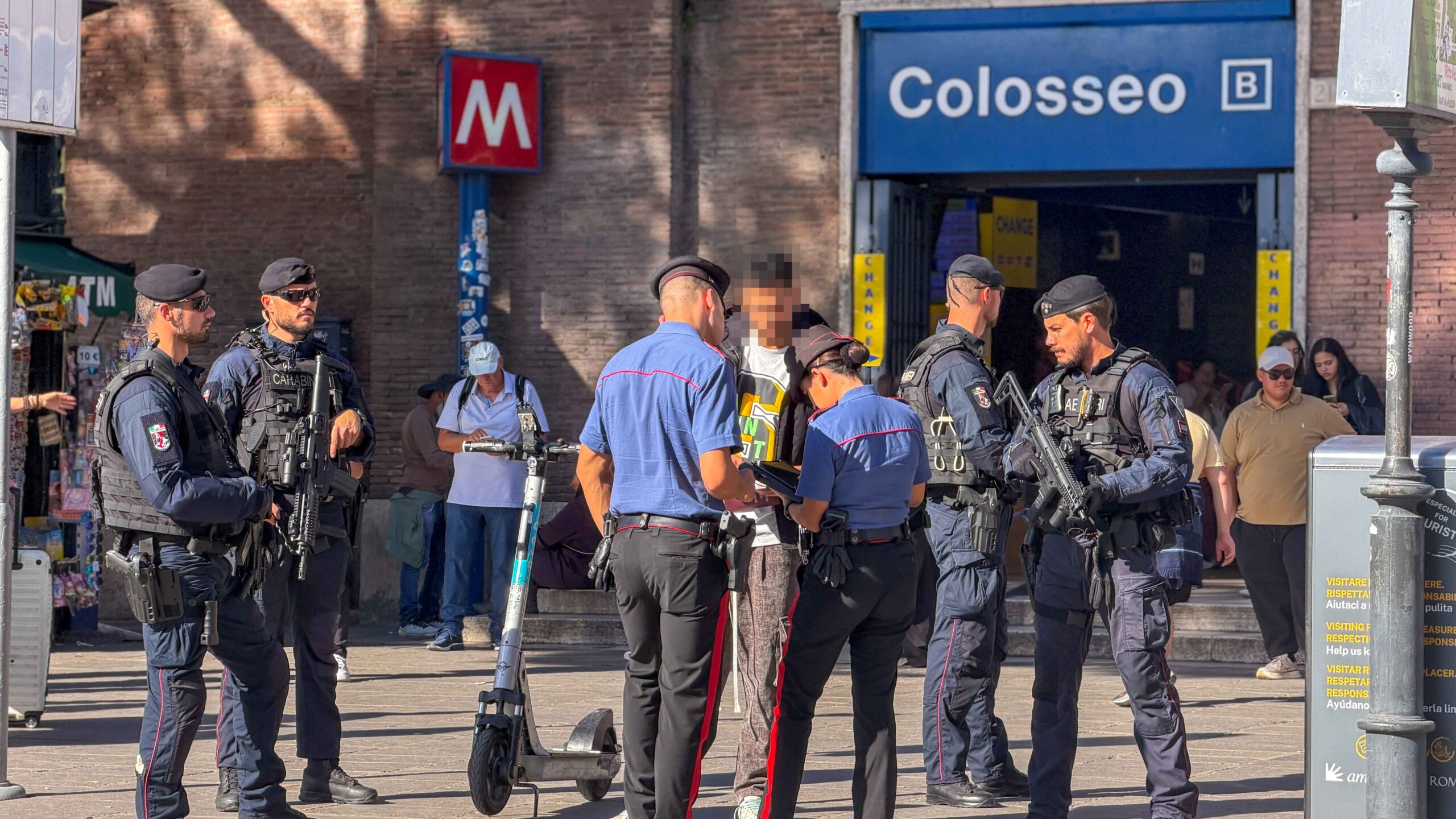 CENTRO_-_I_Carabinieri_durante_i_controlli__2_