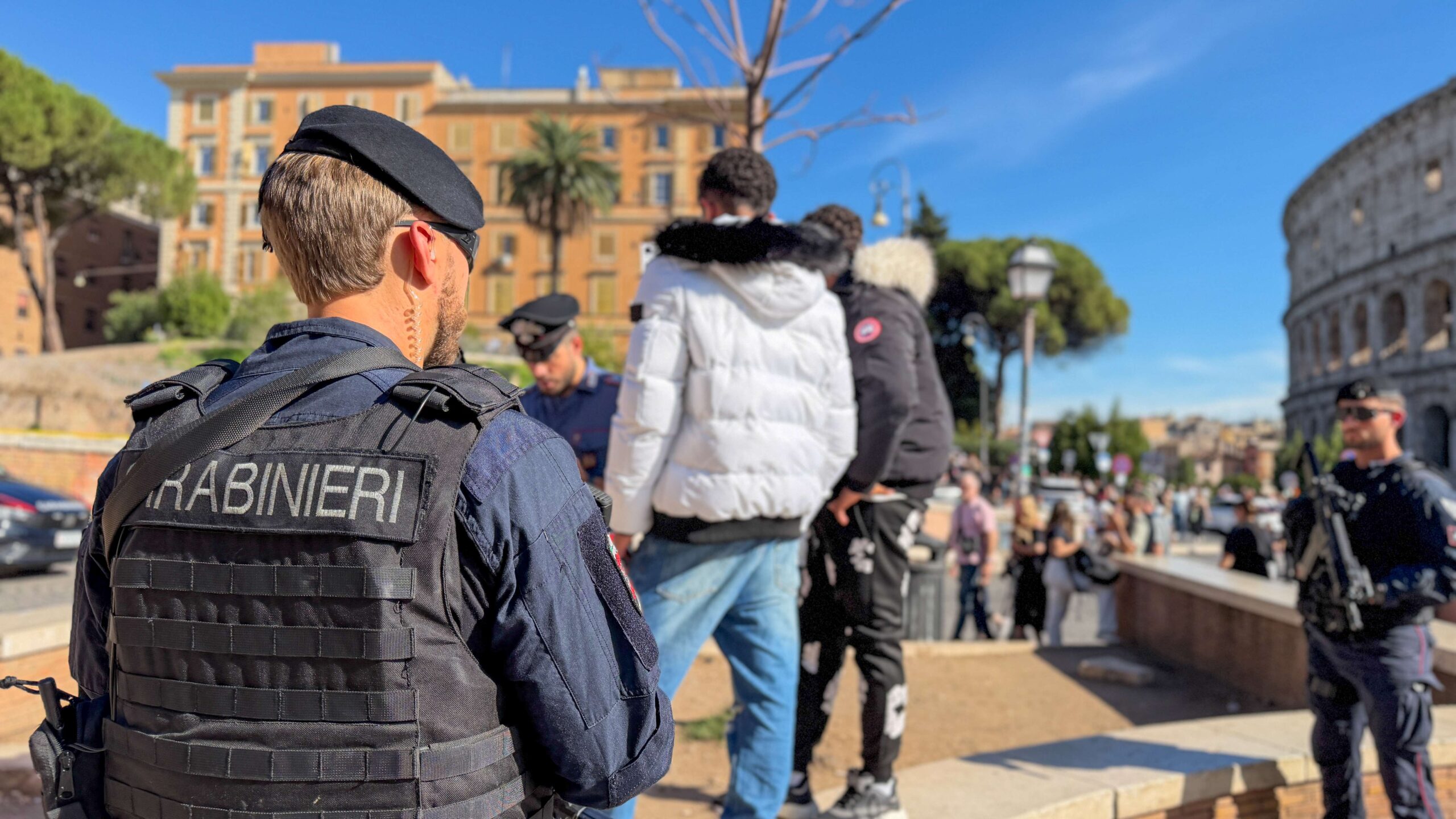 CENTRO_-_I_Carabinieri_durante_i_controlli__6_