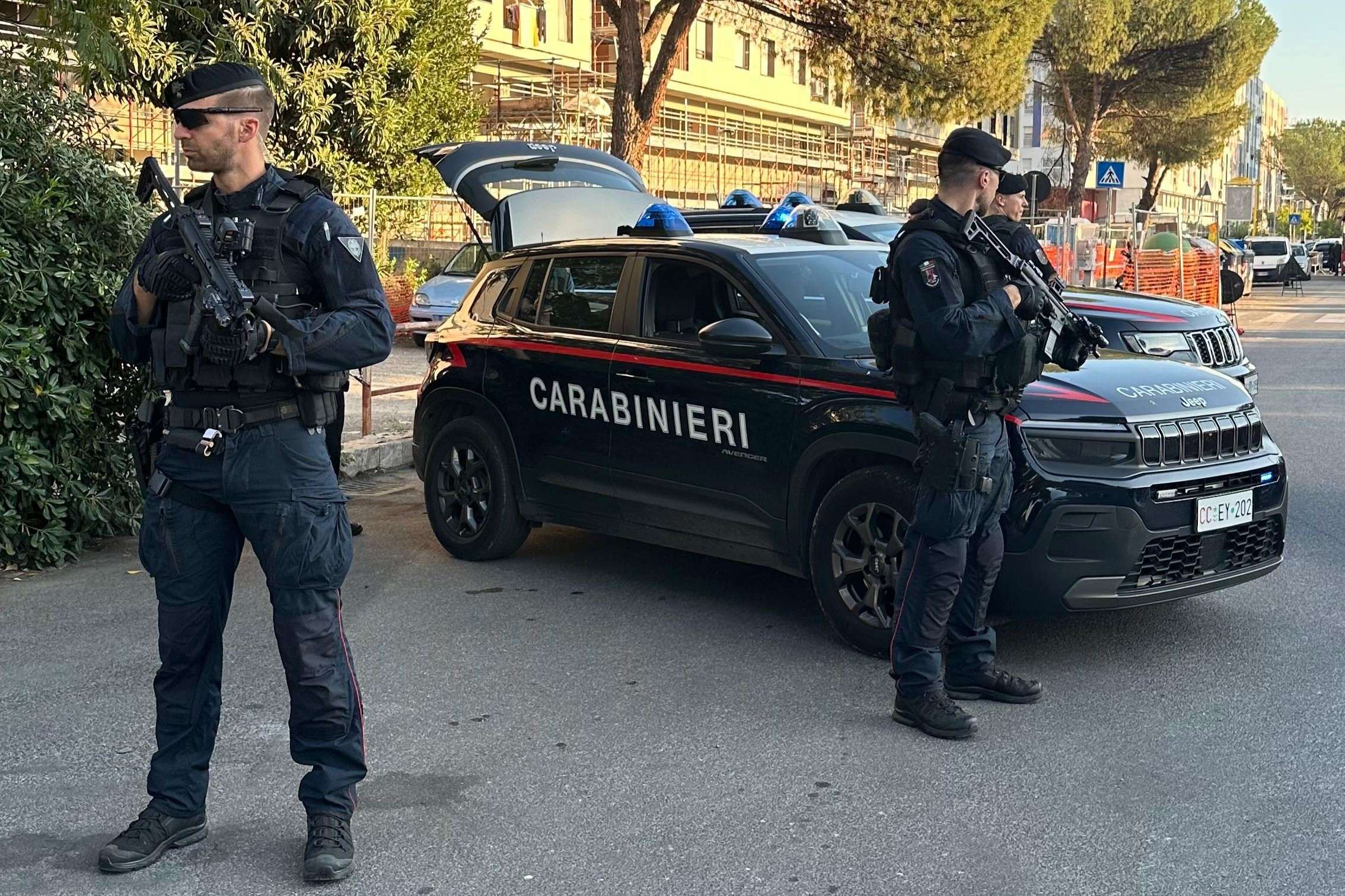 FRASCATI_-_Controlli_dei_Carabinieri_a_Tor_Bella_Monaca_con_7__e_13__Reggimento__2_