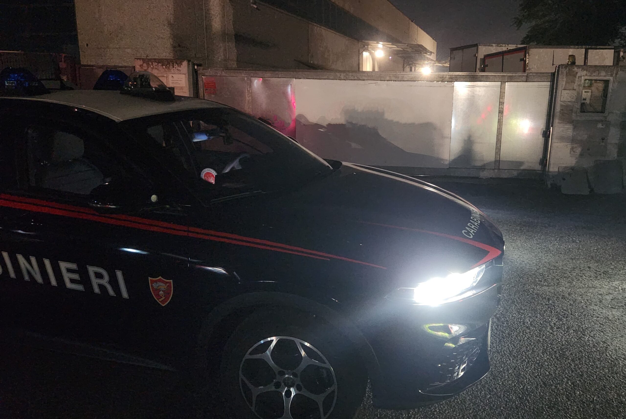 NRM_-_I_Carabinieri_intervenuti_per_il_furto_nel_capannone_1_