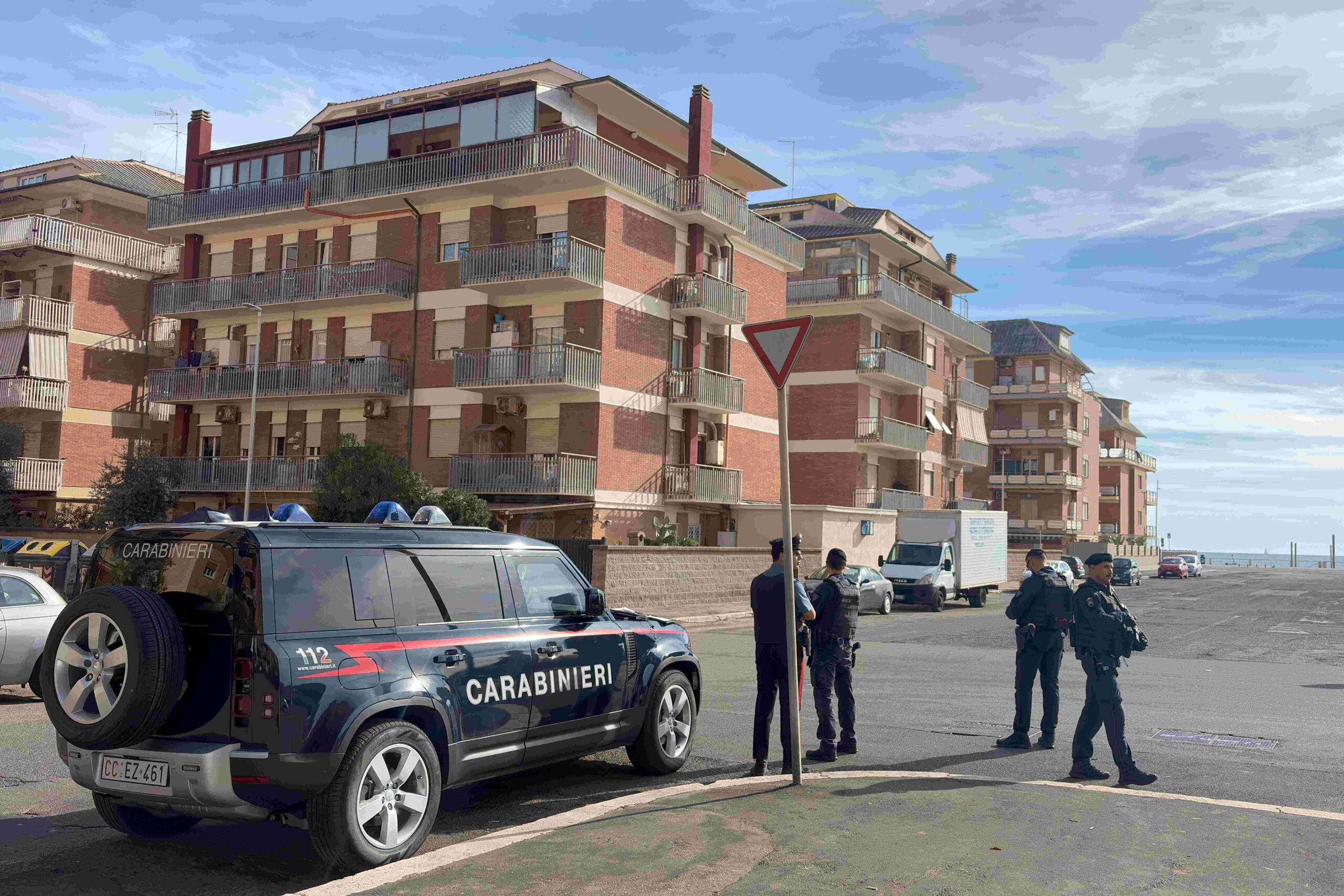 OSTIA_-_Controlli_dei_Carabinieri_sul_litorale_con_il_7_e_13__Reggimento__7_
