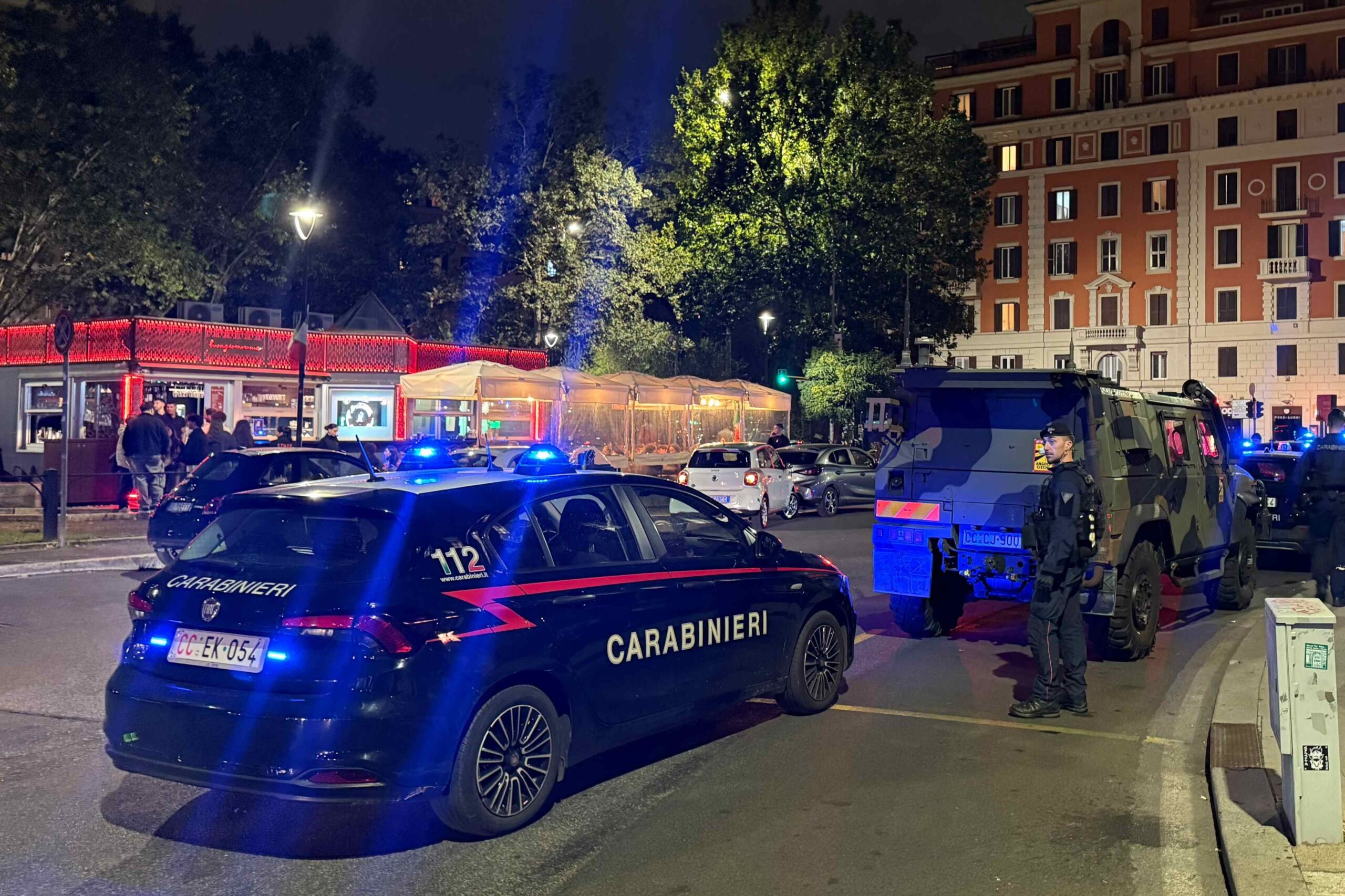 PARIOLI_-_I_controlli_dei_Carabinieri_tra_piazza_Bologna_e__la_stazione_Tiburtina_con_7__e_13__R