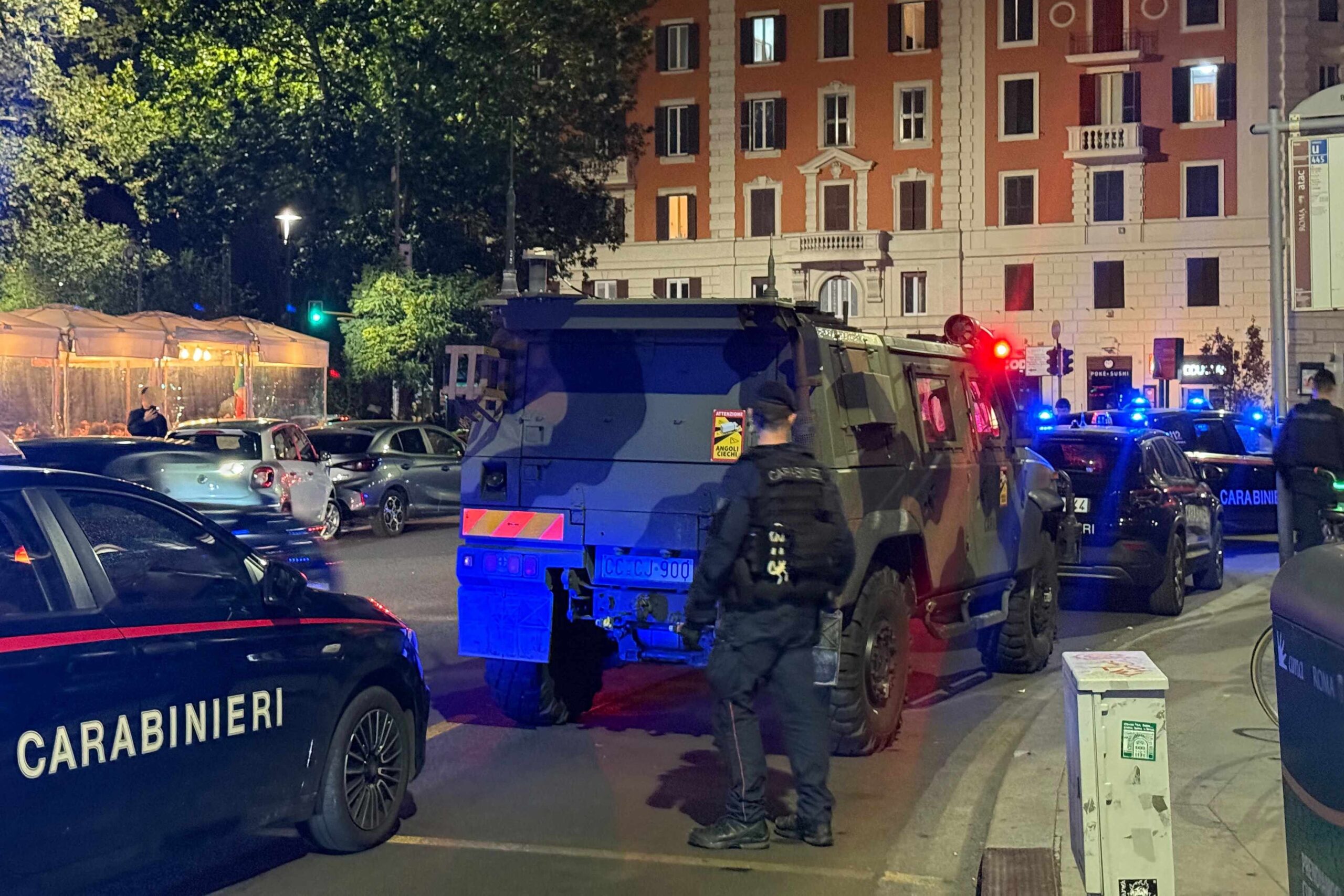 PARIOLI_-_I_controlli_dei_Carabinieri_tra_piazza_Bologna_e__la_stazione_Tiburtina_con_7__e_13__R