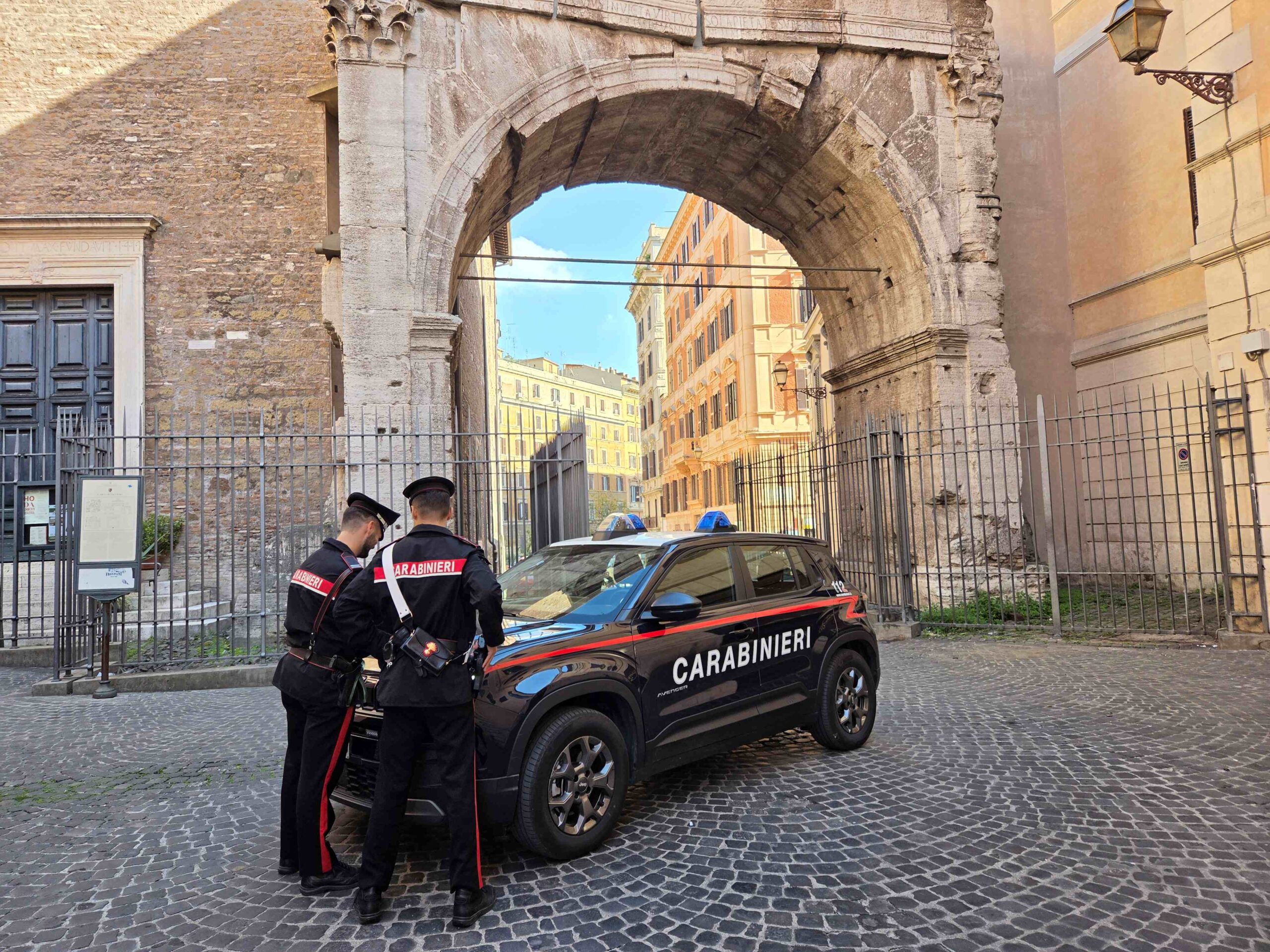 PIAZZA_DANTE_-_I_Carabiniere_impegnati_nei_controlli_all_Esquilino__1_
