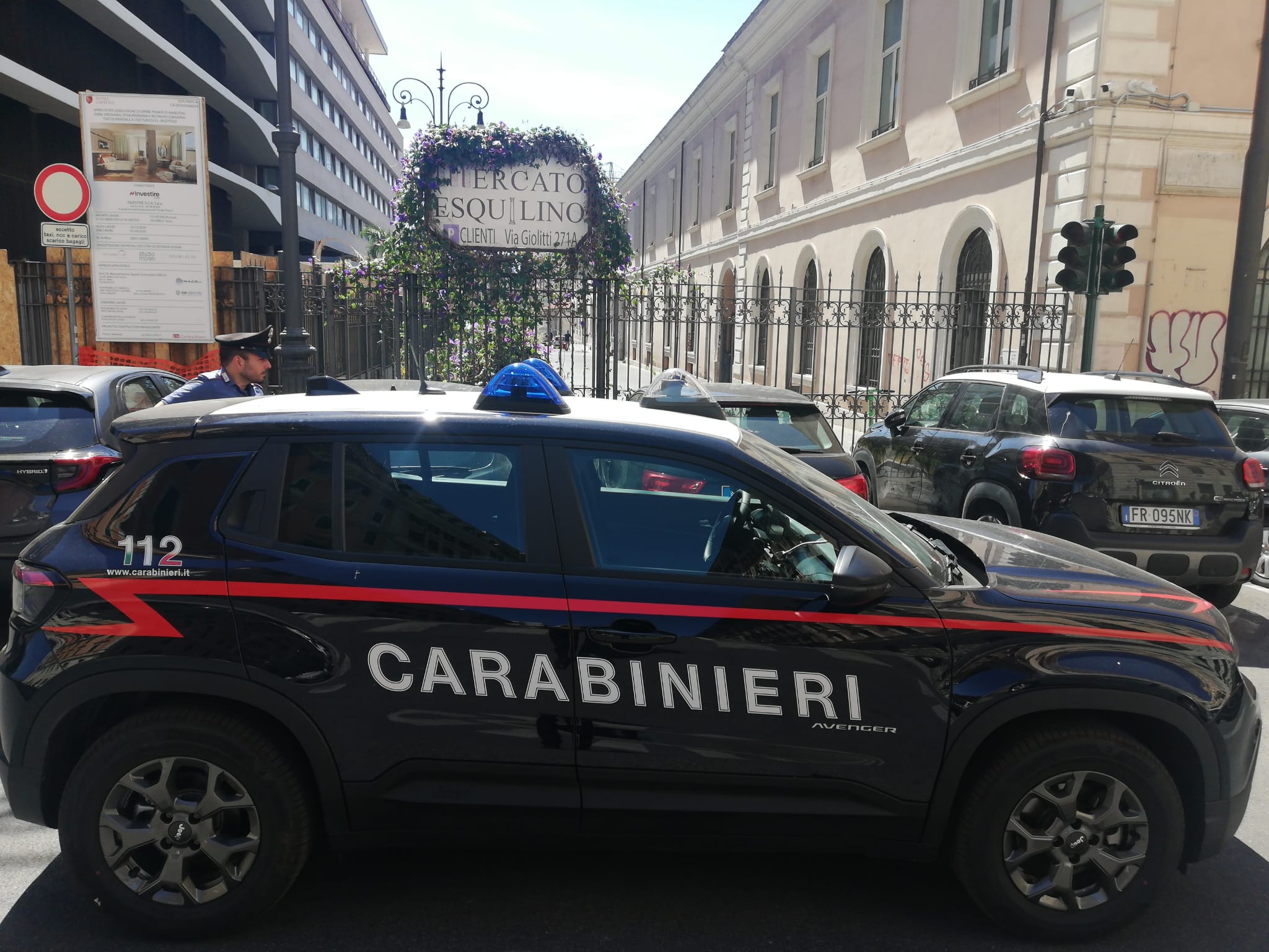 PIAZZA_DANTE_-_I_Carabinieri_durante_i_controlli__2_