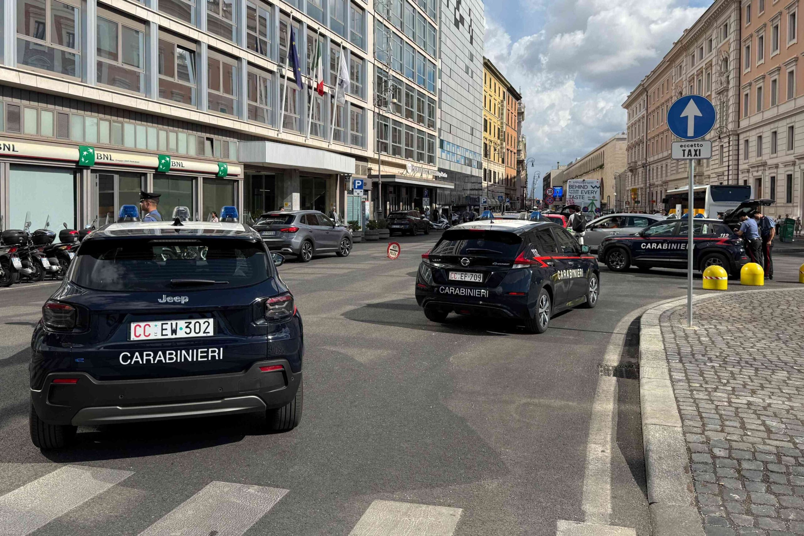 PIAZZA_DANTE_-_I_Controlli_dei_Carabinieri_a_Termini_e_aree_limitrofe__2_