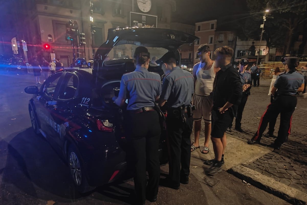 TRASTEVERE_-_Controlli_dei_Carabinieri_durante_la_movida__6_